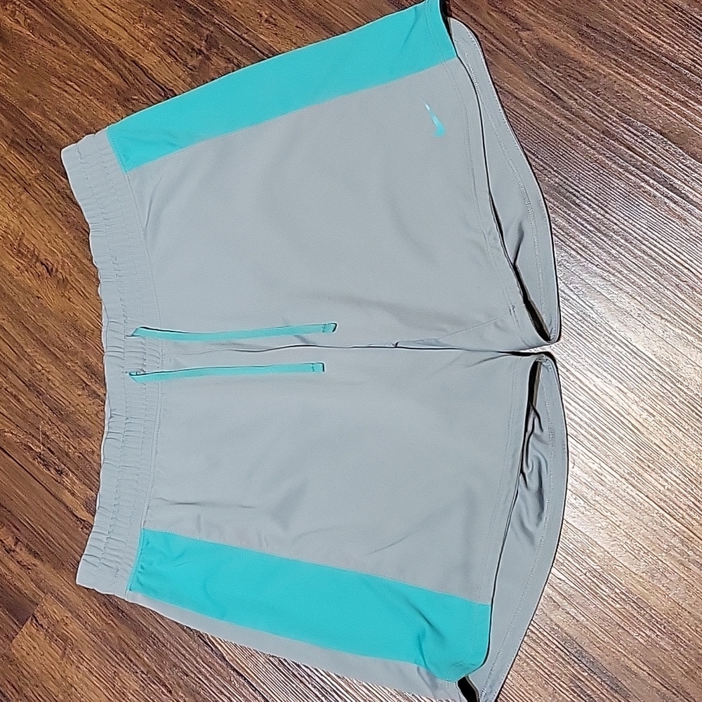 Nike shorts woman medium